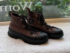 Converse Size 7.5 Brown Sneaker Pre-Owned Shoes- Ladies