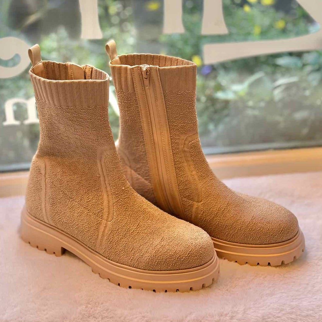 Van Eli Size 9 Beige Pre-Owned Boots- Ladies