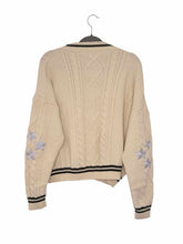 Load image into Gallery viewer, Size Medium Cream Pre-Owned Sweater- Ladies
