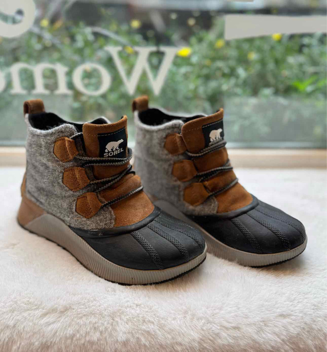 Sorel Size 36.5 Grey Pre-Owned Boots- Ladies