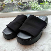 Load image into Gallery viewer, Sincerely Jules Size 10 Black Sandal Pre-Owned Shoes- Ladies
