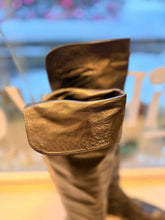 Load image into Gallery viewer, Frye Size 8.5 Black Pre-Owned Boots- Ladies
