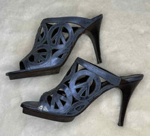 Load image into Gallery viewer, Donald Pliner Size 8 Blue Heels Pre-Owned Shoes- Ladies

