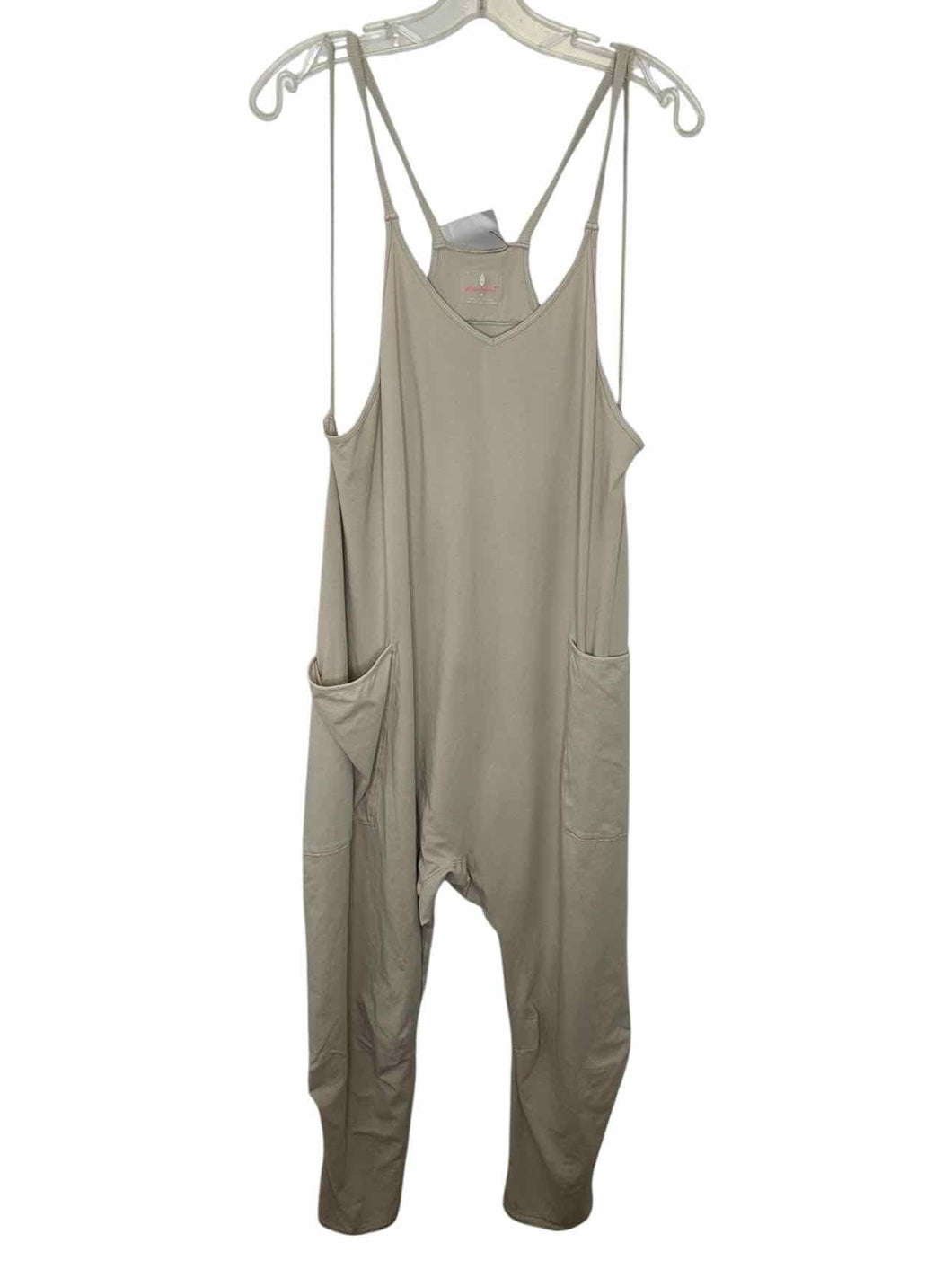 Free People Size Medium Beige Pre-Owned Jumpsuit- Ladies