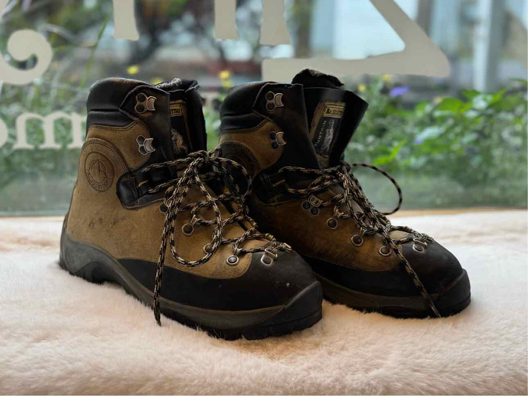 La Sportiva Size 41 Brown Pre-Owned Boots- Ladies
