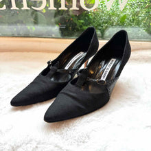 Load image into Gallery viewer, Manolo Blahnik Size 36 Black Pre-Owned Heels Shoes- Ladies
