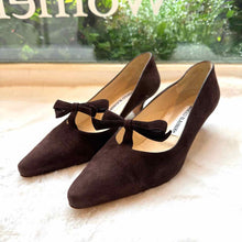 Load image into Gallery viewer, Manolo Blahnik Size 36.5 Brown Pre-Owned Heels Shoes- Ladies
