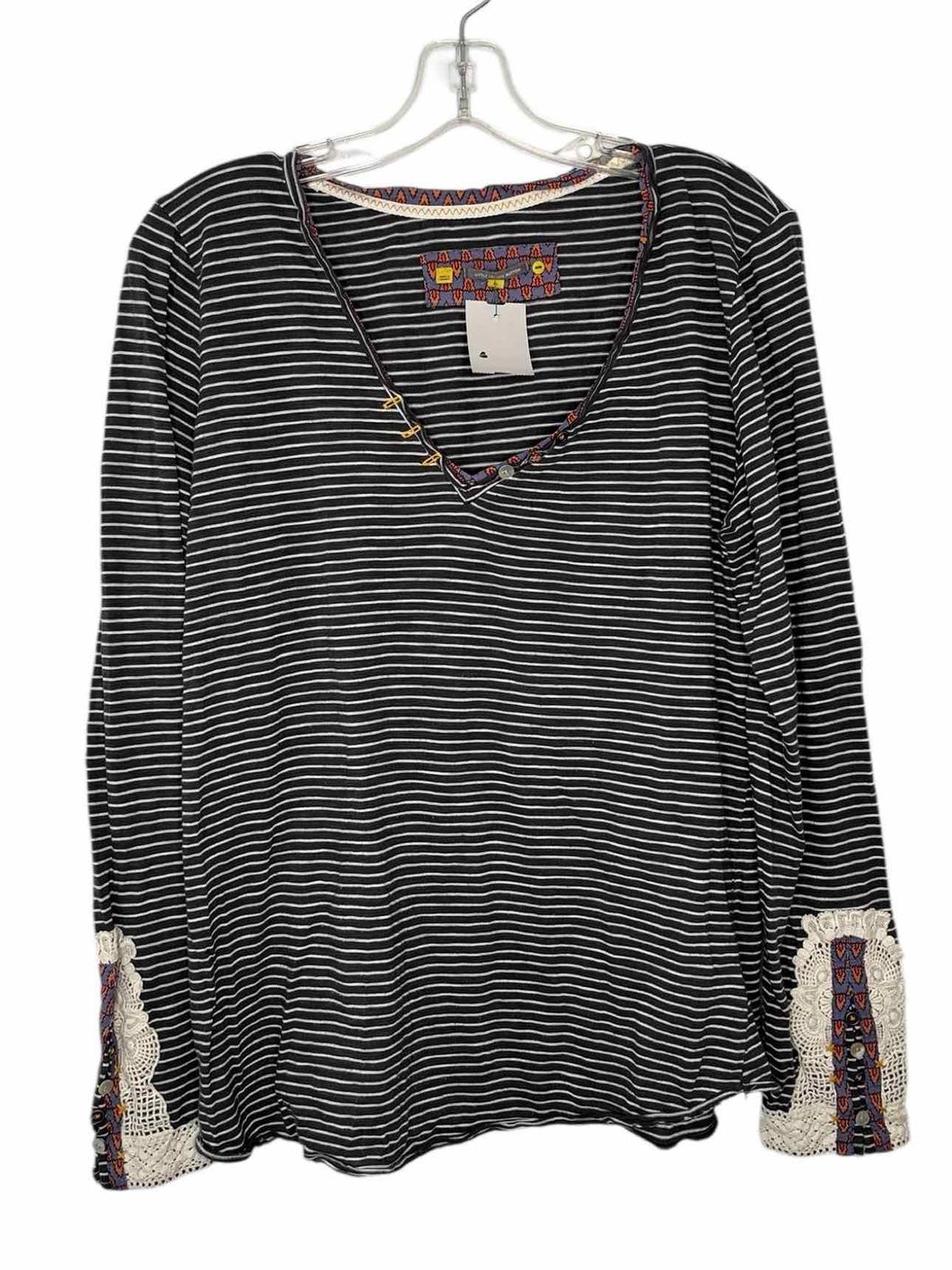 Little Yellow Button Size X-Large Grey Stripe Pre-Owned Top- Ladies