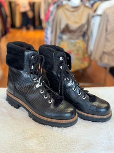 Clarks Size 9 Black Pre-Owned Boots- Ladies