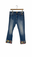 Load image into Gallery viewer, Driftwood Size 31 Blue Pre-Owned Jeans- Ladies
