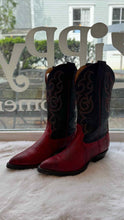 Load image into Gallery viewer, Size 5.5 Red Pre-Owned Boots- Ladies
