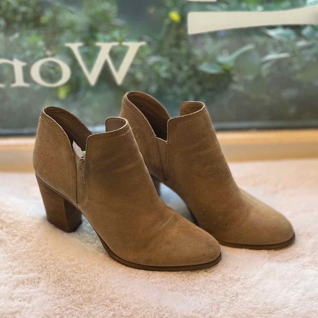 Vince Camuto Size 9.5 Tan Bootie Pre-Owned Shoes- Ladies