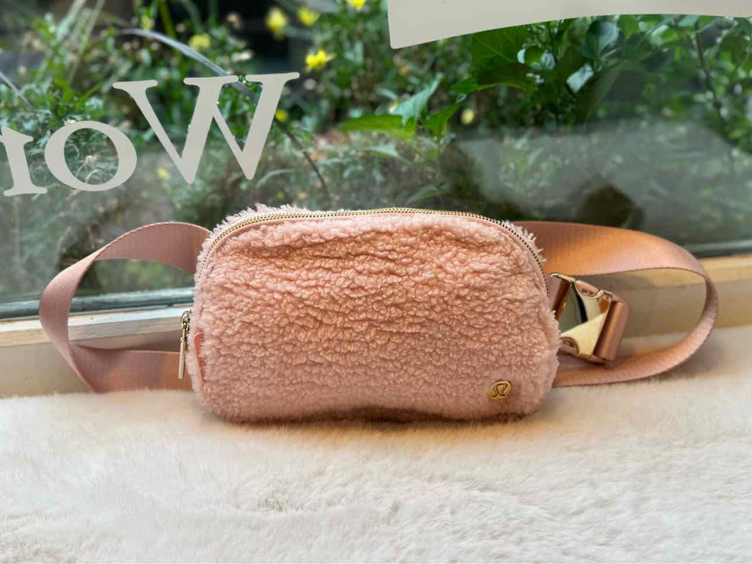 Lululemon Baby Pink Pre-Owned Purse- Ladies