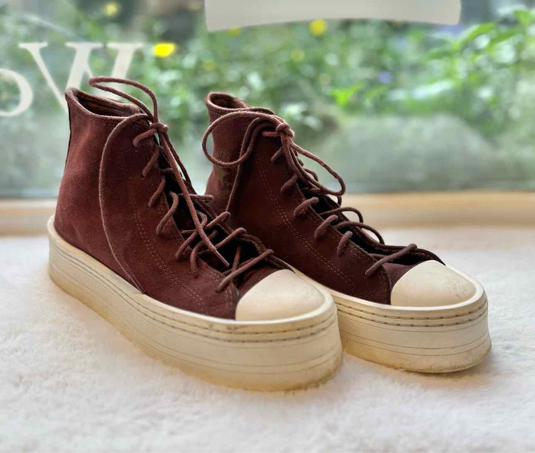Converse Size 8 Burgundy Sneaker Pre-Owned Shoes- Ladies