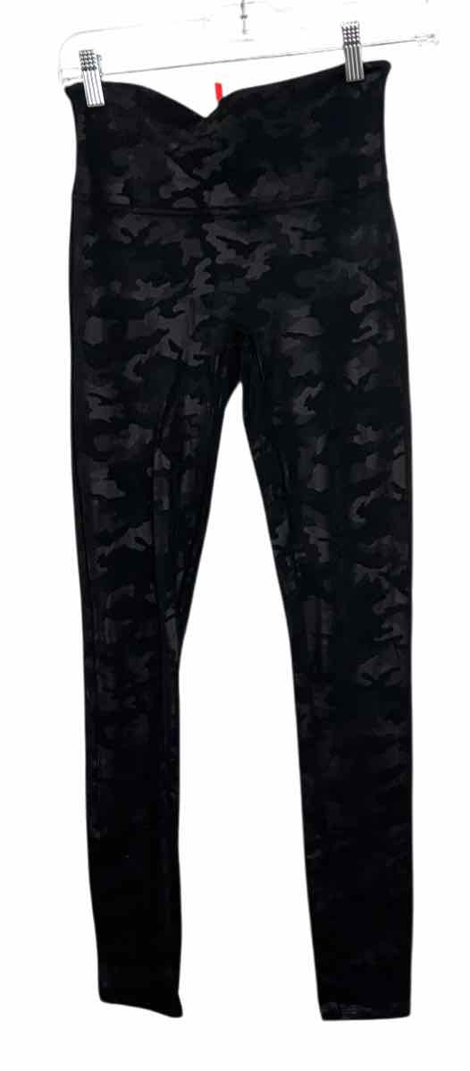 Spanx Size Medium Black Print Pre-Owned Leggings- Ladies
