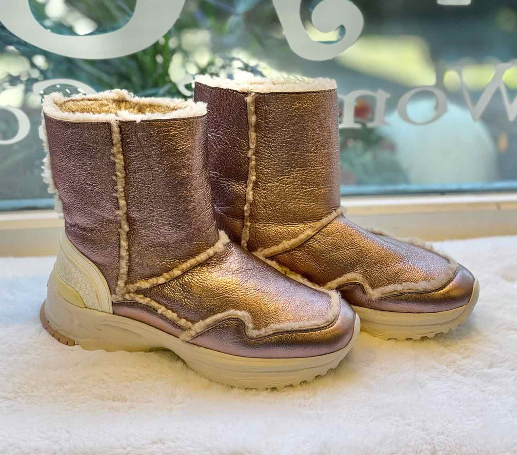 Coach Size 9 Rose Pre-Owned Boots- Ladies