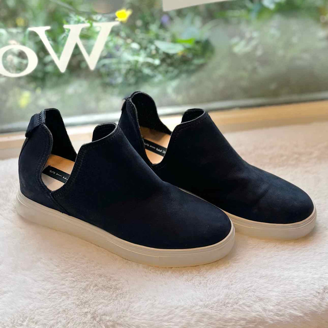 Steve Madden Size 8 Navy Sneaker Pre-Owned Shoes- Ladies