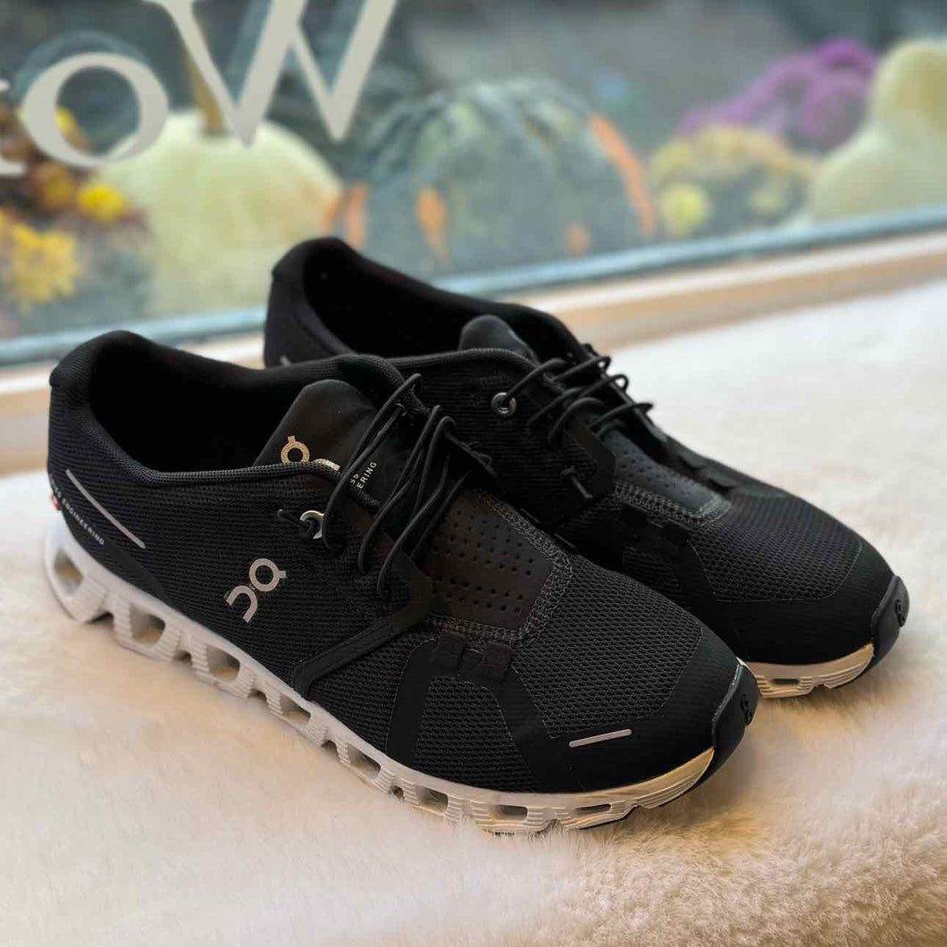 On Cloud Size 8 Black Sneaker Pre-Owned Shoes- Ladies