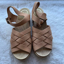 Load image into Gallery viewer, No. 6 Size 37 Beige Sandal Pre-Owned Shoes- Ladies
