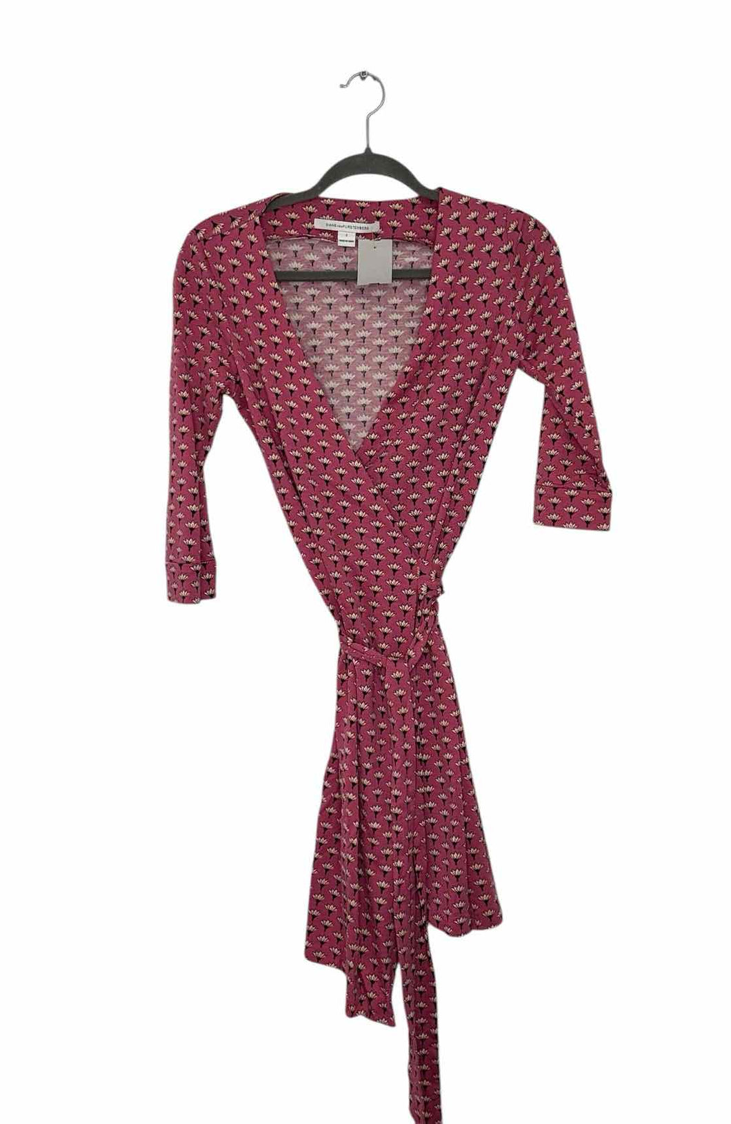 Diane VonFurstenberg Size 2 Pink Print Pre-Owned Dress- Ladies