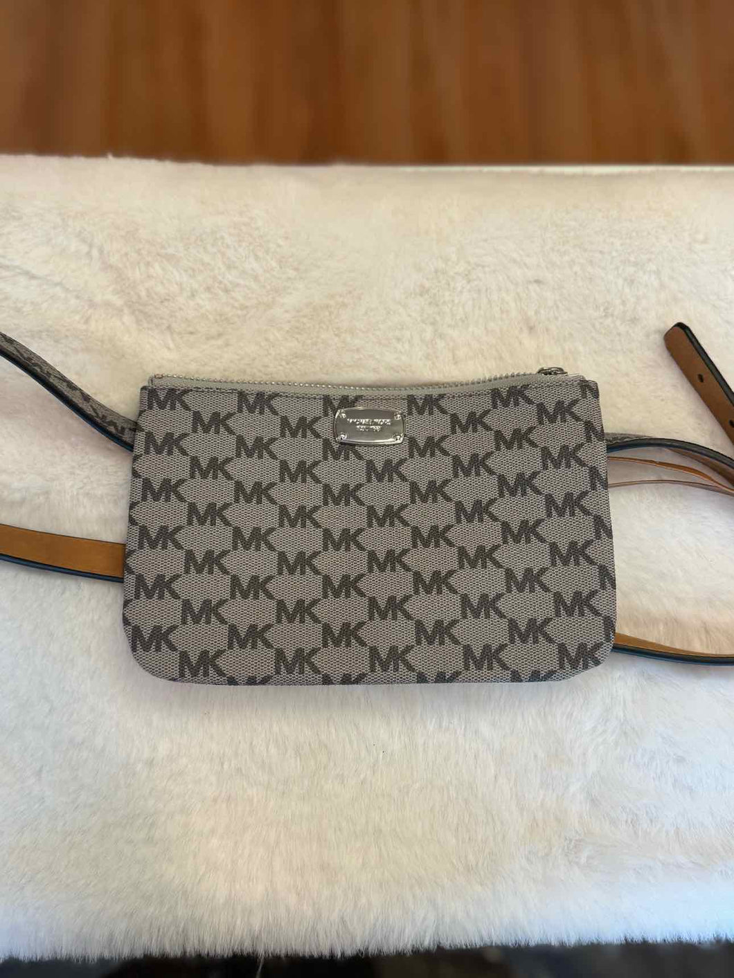 Michael Kors Grey Pre-Owned Purse- Ladies