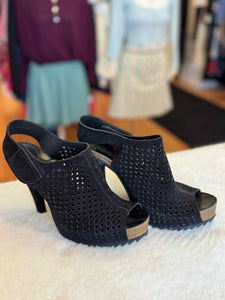 Size 37 Black Heels Pre-Owned Shoes- Ladies