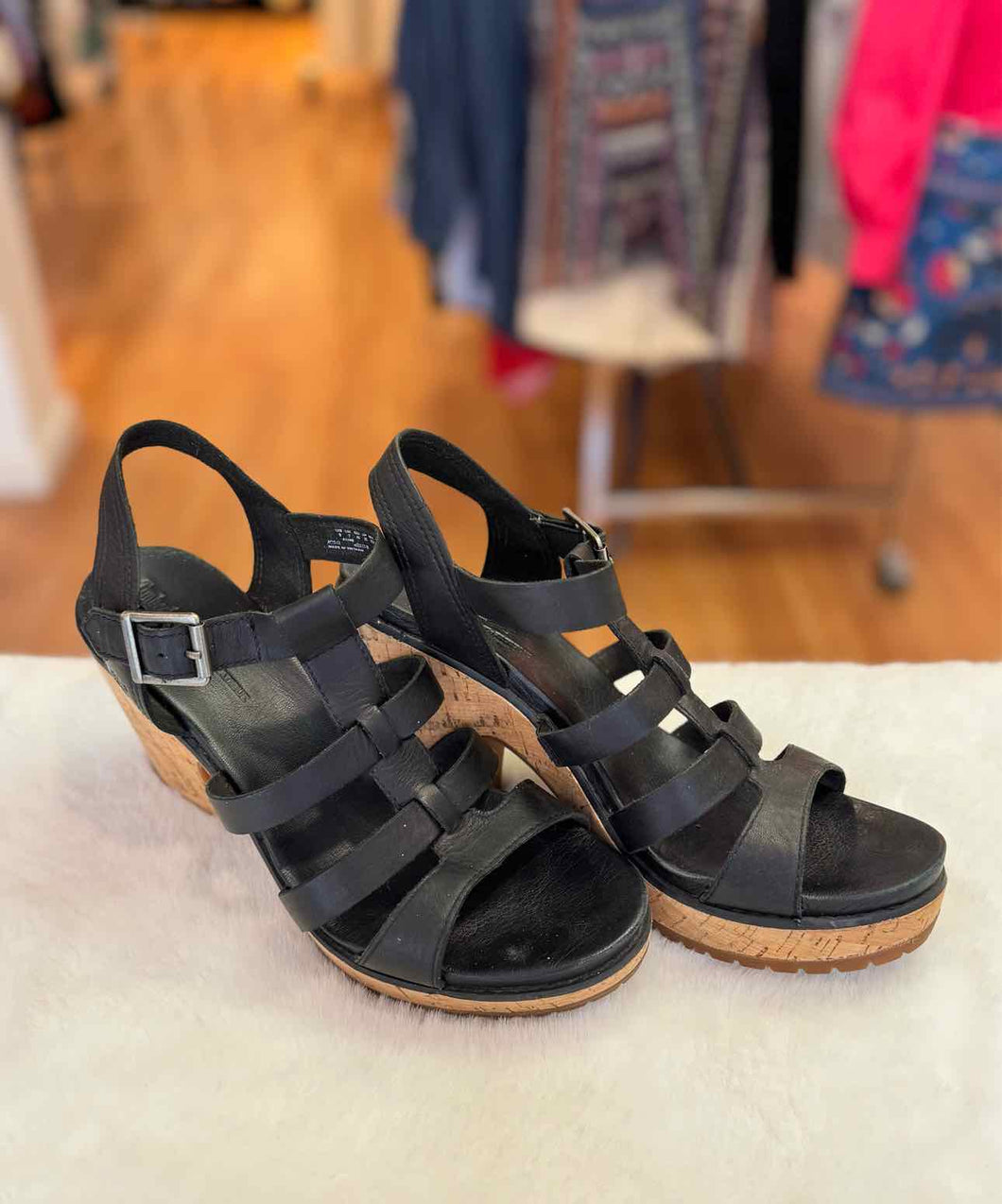 Timberland Size 9 Black Sandal Pre-Owned Shoes- Ladies