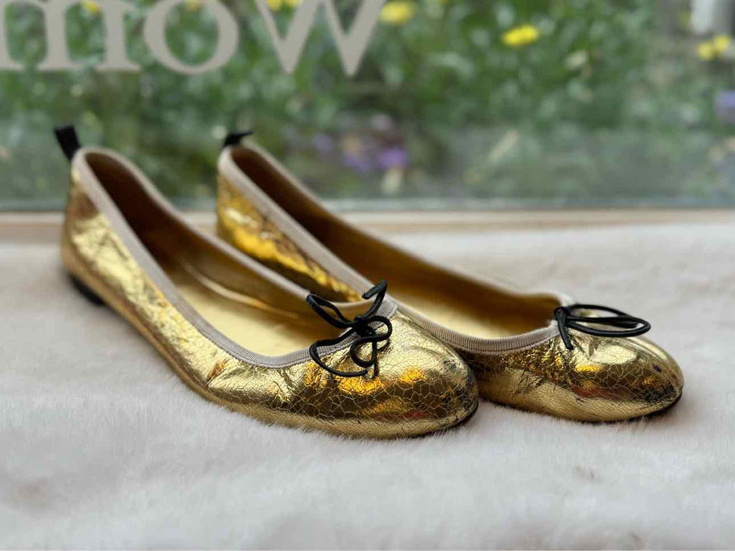 Gucci Size 39.5 Gold Flats Pre-Owned Shoes- Ladies
