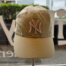 Load image into Gallery viewer, Urban Outfitters Mint Pre-Owned Hat- Ladies
