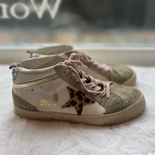 Load image into Gallery viewer, Golden Goose Size 38 Cream Sneaker Pre-Owned Shoes- Ladies
