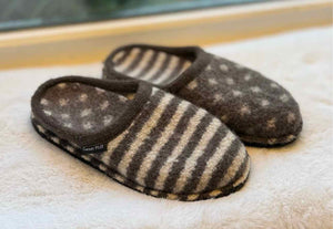 Garnet Hill Size 7 Brown Print Slipper Pre-Owned Shoes- Ladies