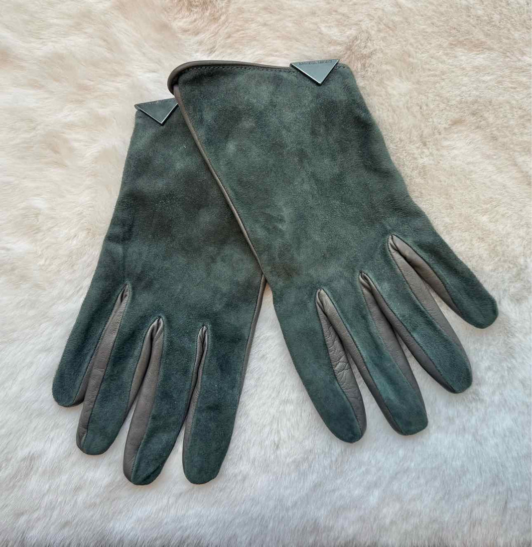 Emporio Armani Size Large Green Pre-Owned Gloves- Ladies