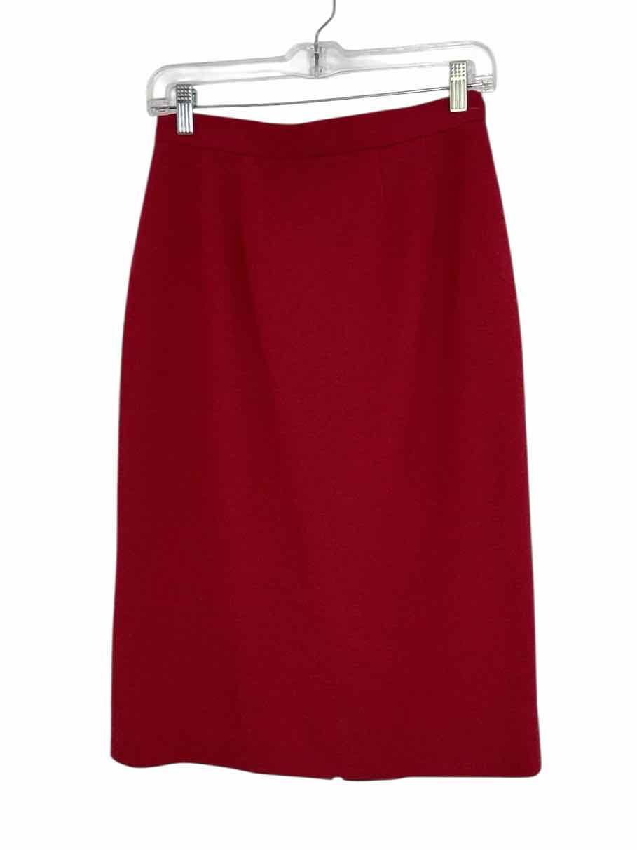 Carlisle Size 6 Red Pre-Owned Skirt- Ladies