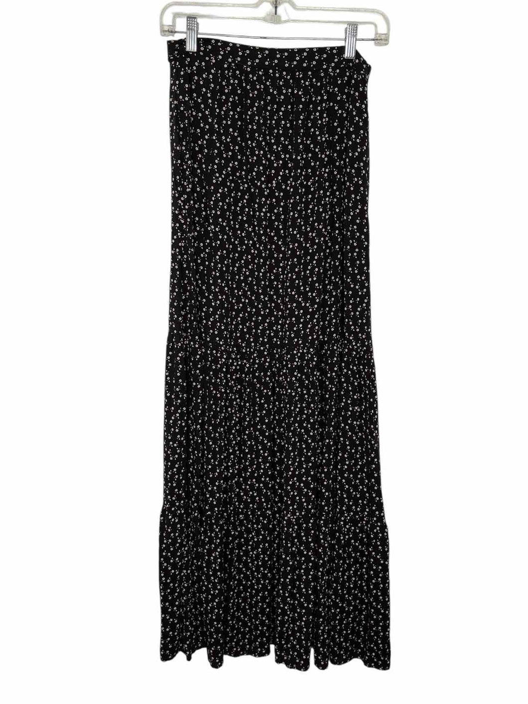 Auguste Size 2 Black Floral Pre-Owned Skirt- Ladies
