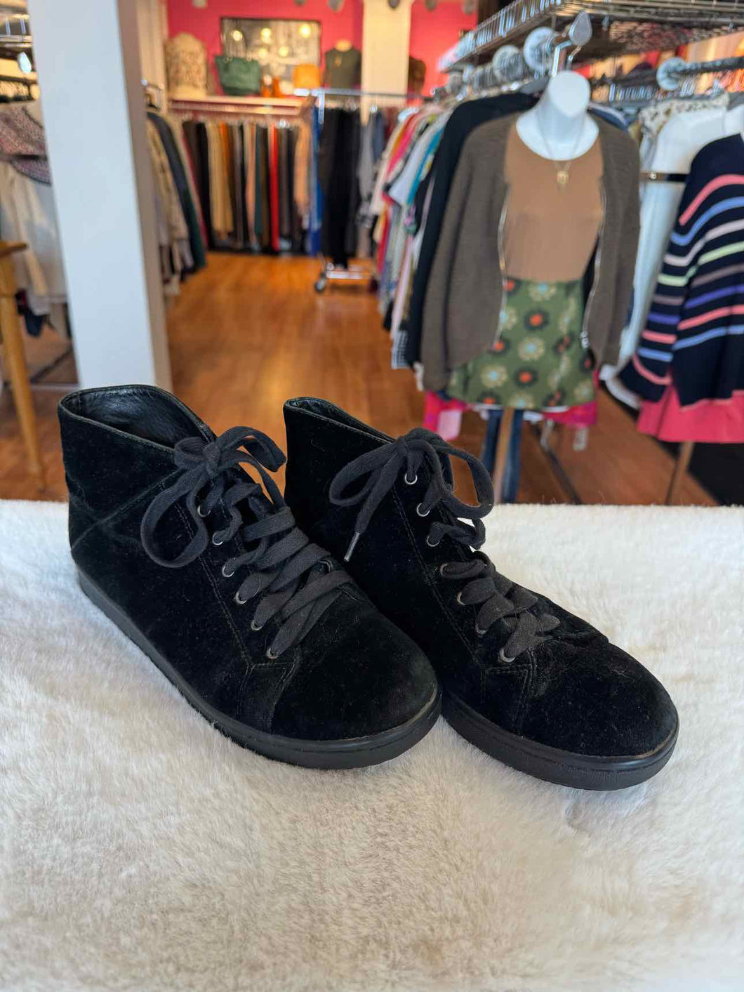 Eileen Fisher Size 7.5 Black Pre-Owned Shoes- Ladies