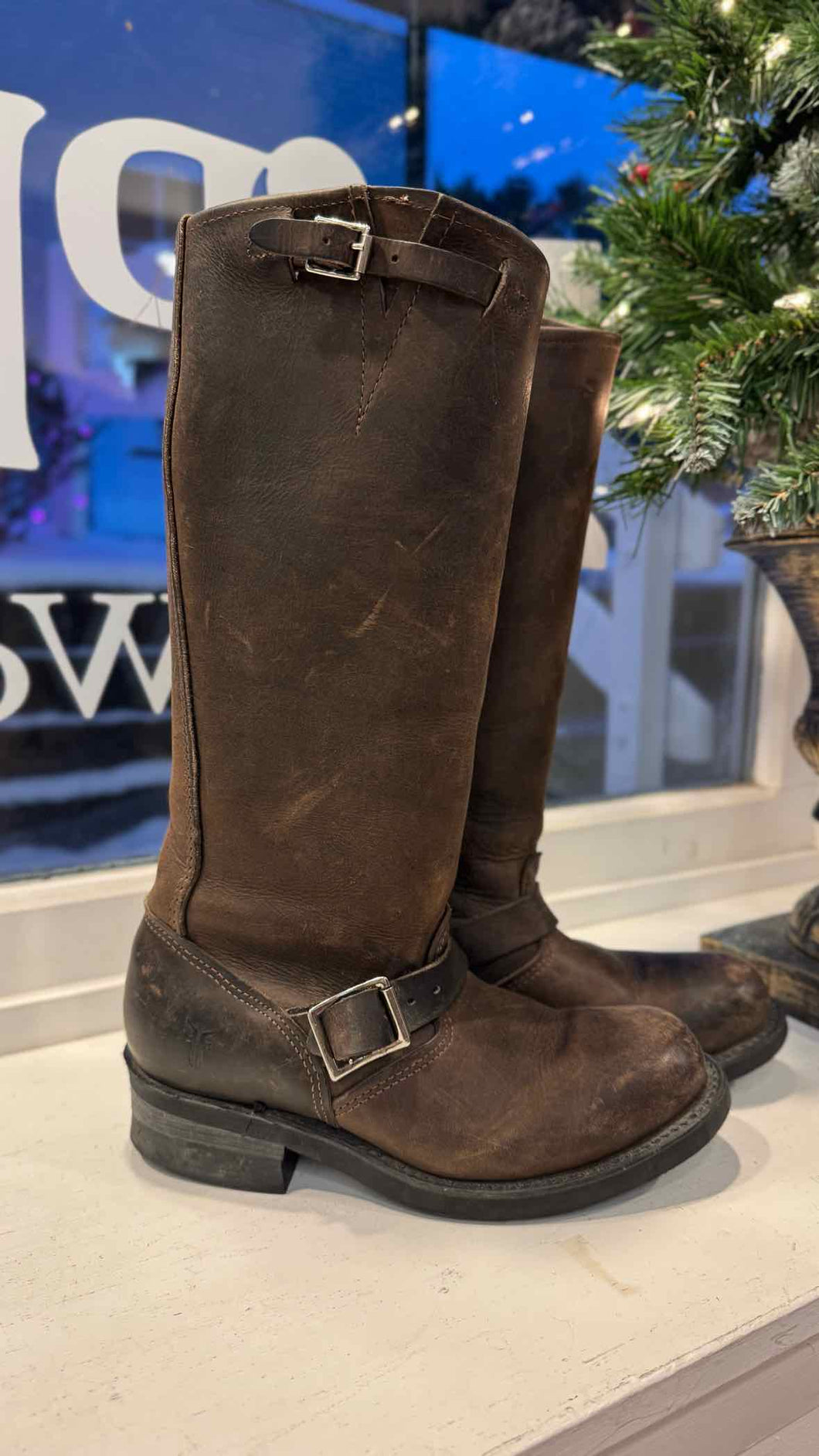 Frye Size 7 Brown Pre-Owned Boots- Ladies