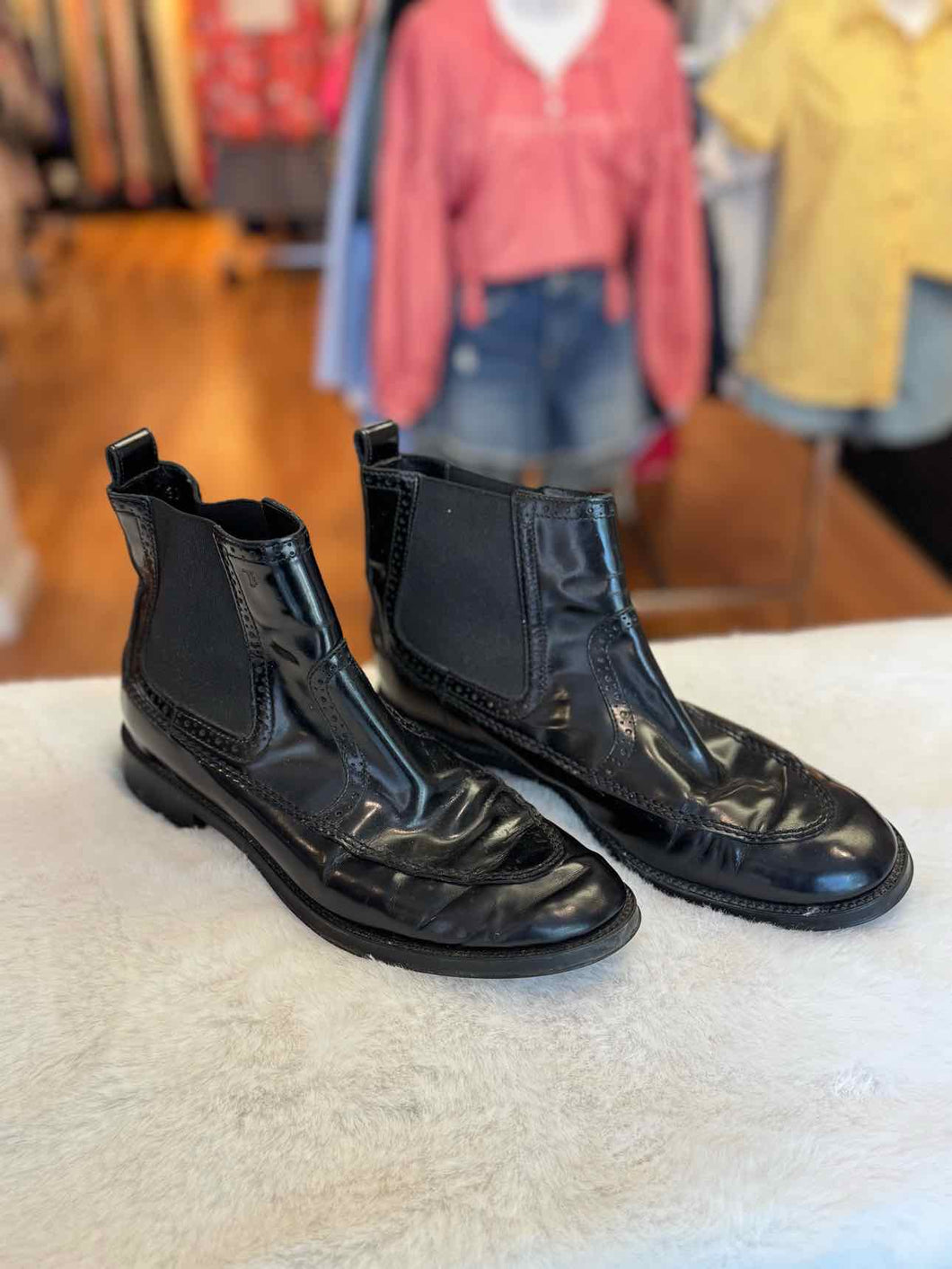 Tods Size 38 Black Pre-Owned Shoes- Ladies