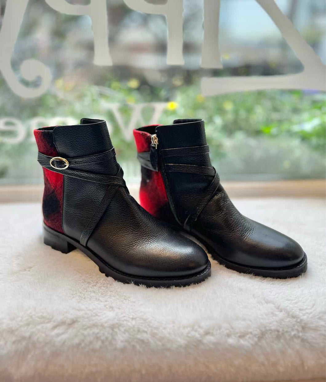 Talbots Size 7.5 Blk/Red Pre-Owned Boots- Ladies
