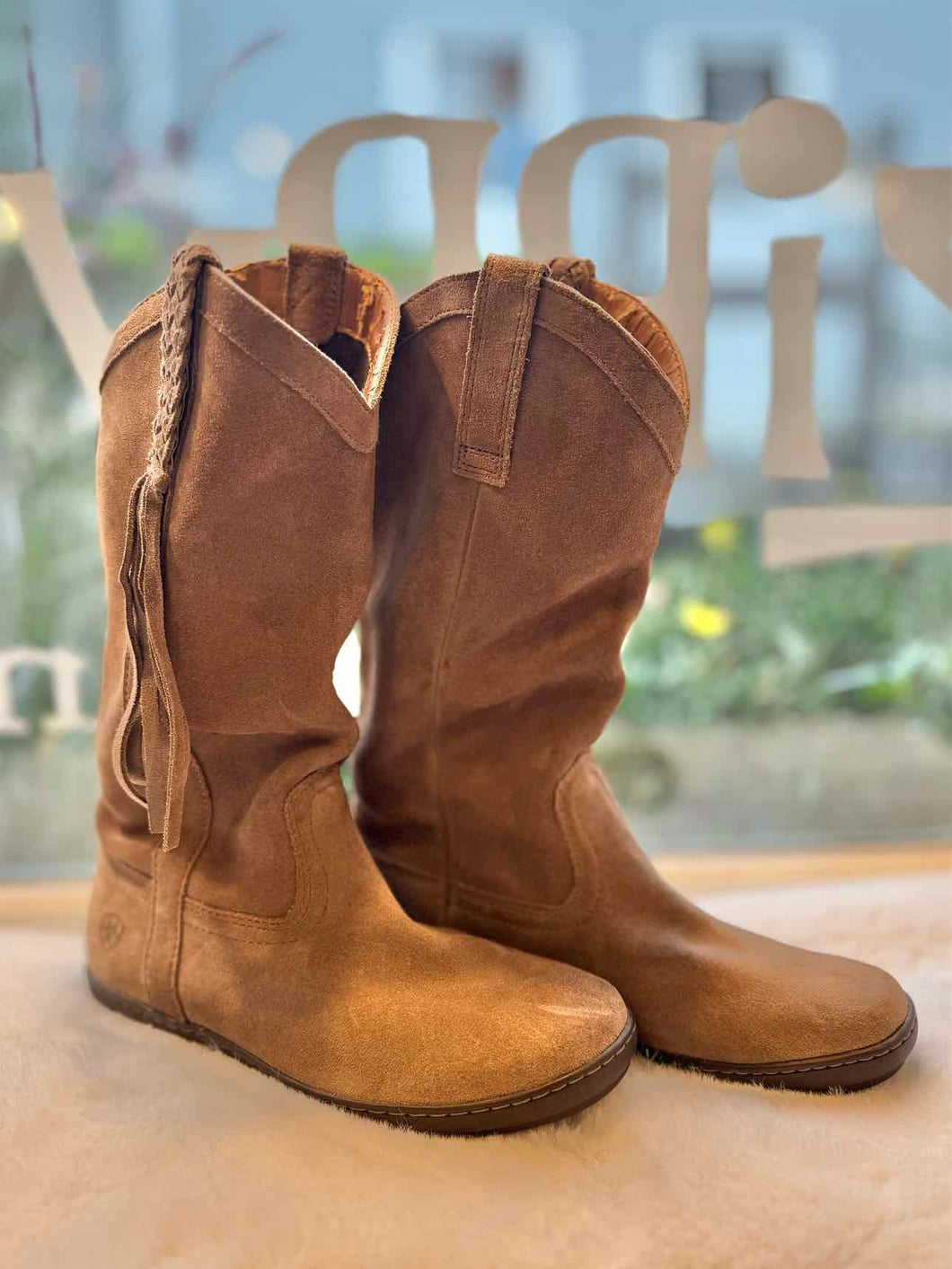 Ariat Size 8.5 Beige Pre-Owned Boots- Ladies