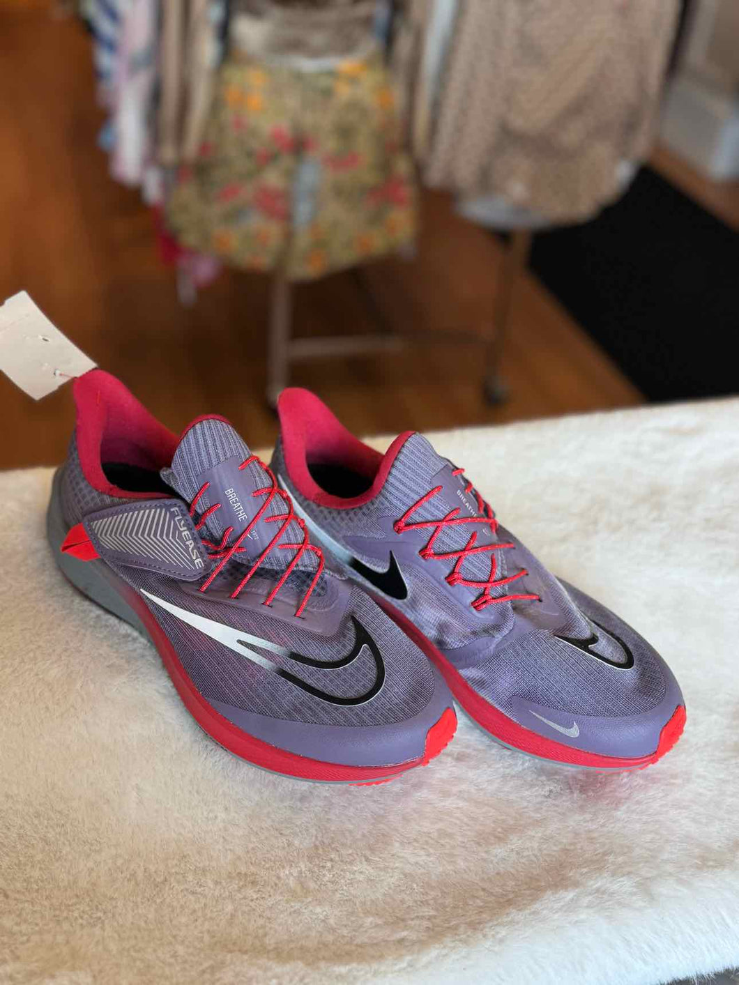 Nike Size 9 Purple Sneaker Pre-Owned Shoes- Ladies