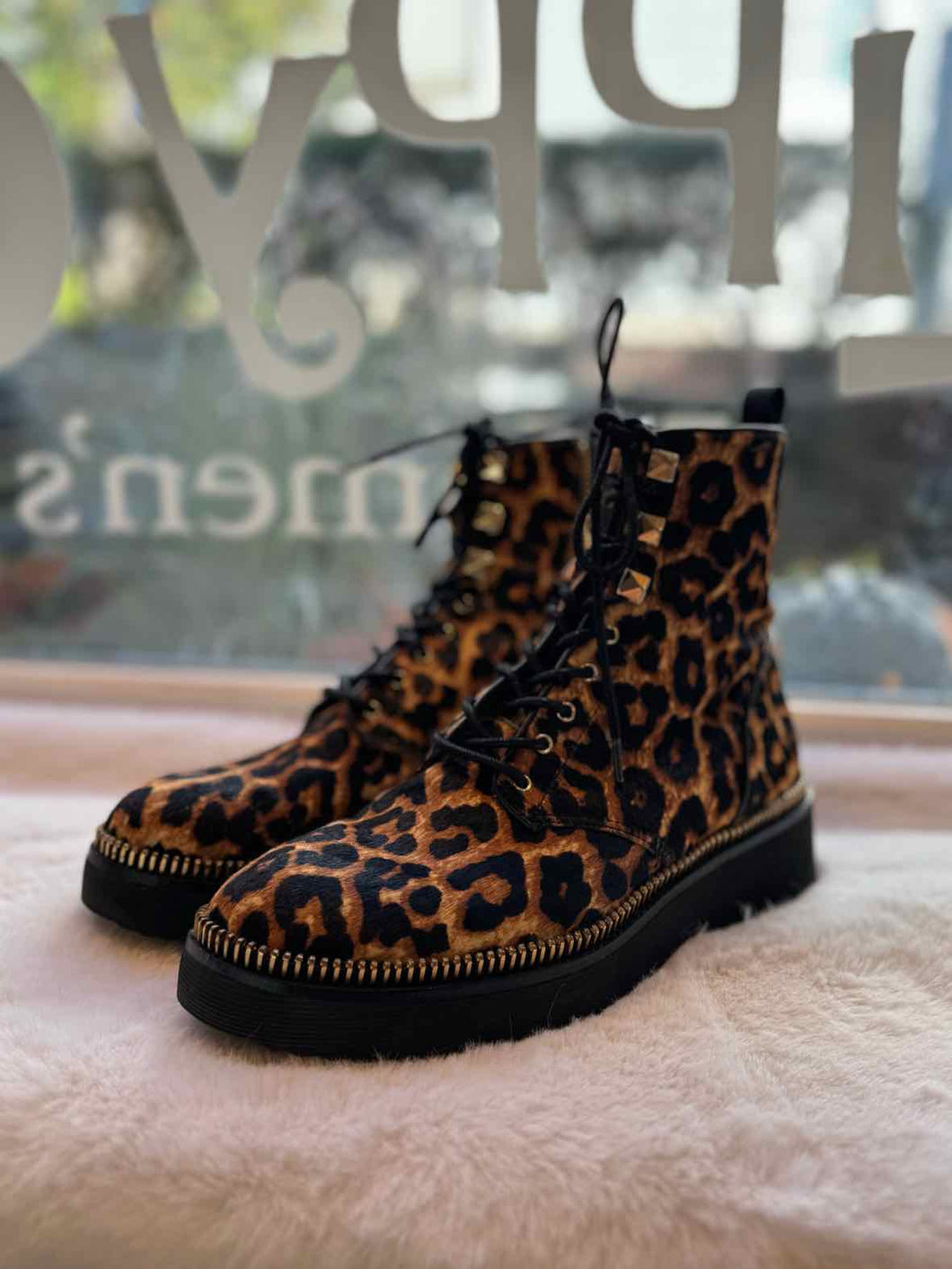 Michael Kors Size 8.5 Animal Print Pre-Owned Boots- Ladies
