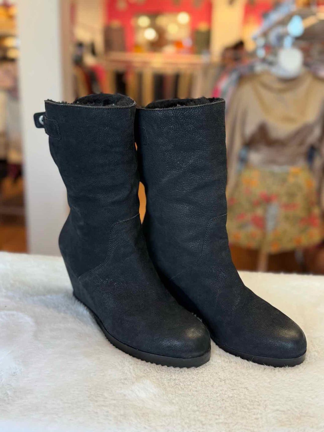 Eileen Fisher Size 8.5 Black Pre-Owned Boots- Ladies