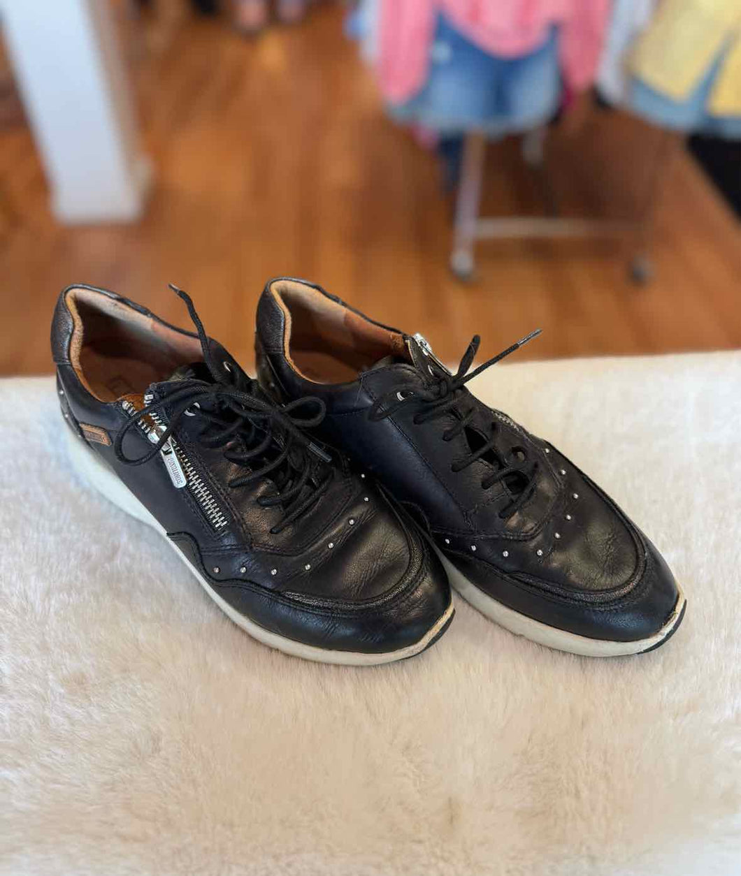 Pikolinos Size 39 Black Sneaker Pre-Owned Shoes- Ladies