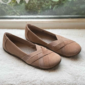 Clarks Size 8 Beige Flats Pre-Owned Shoes- Ladies