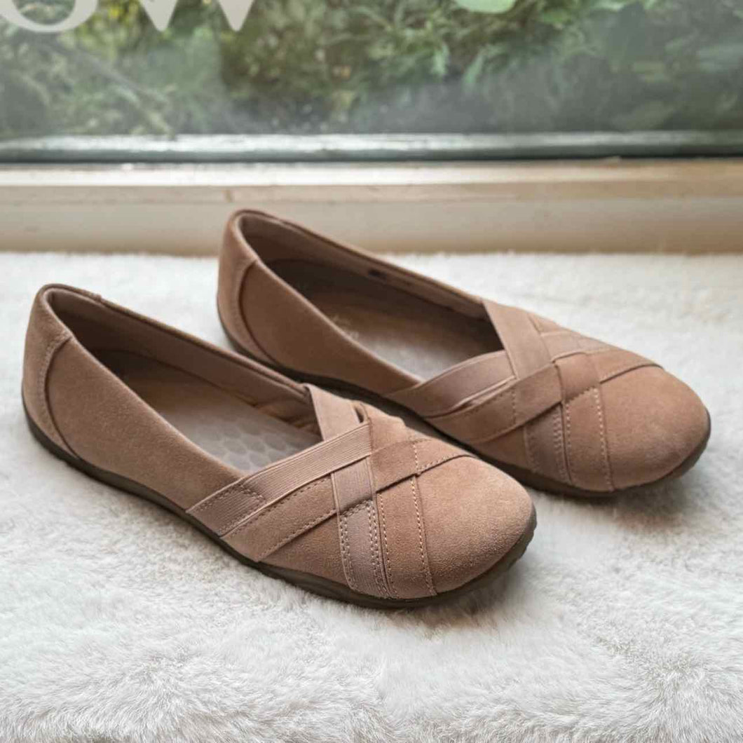 Clarks Size 8 Beige Flats Pre-Owned Shoes- Ladies