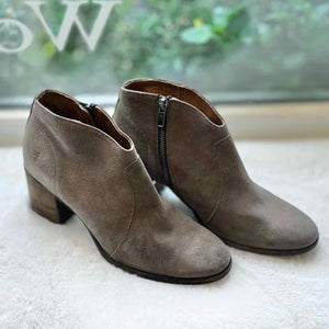 Frye Size 8 Grey Bootie Pre-Owned Shoes- Ladies