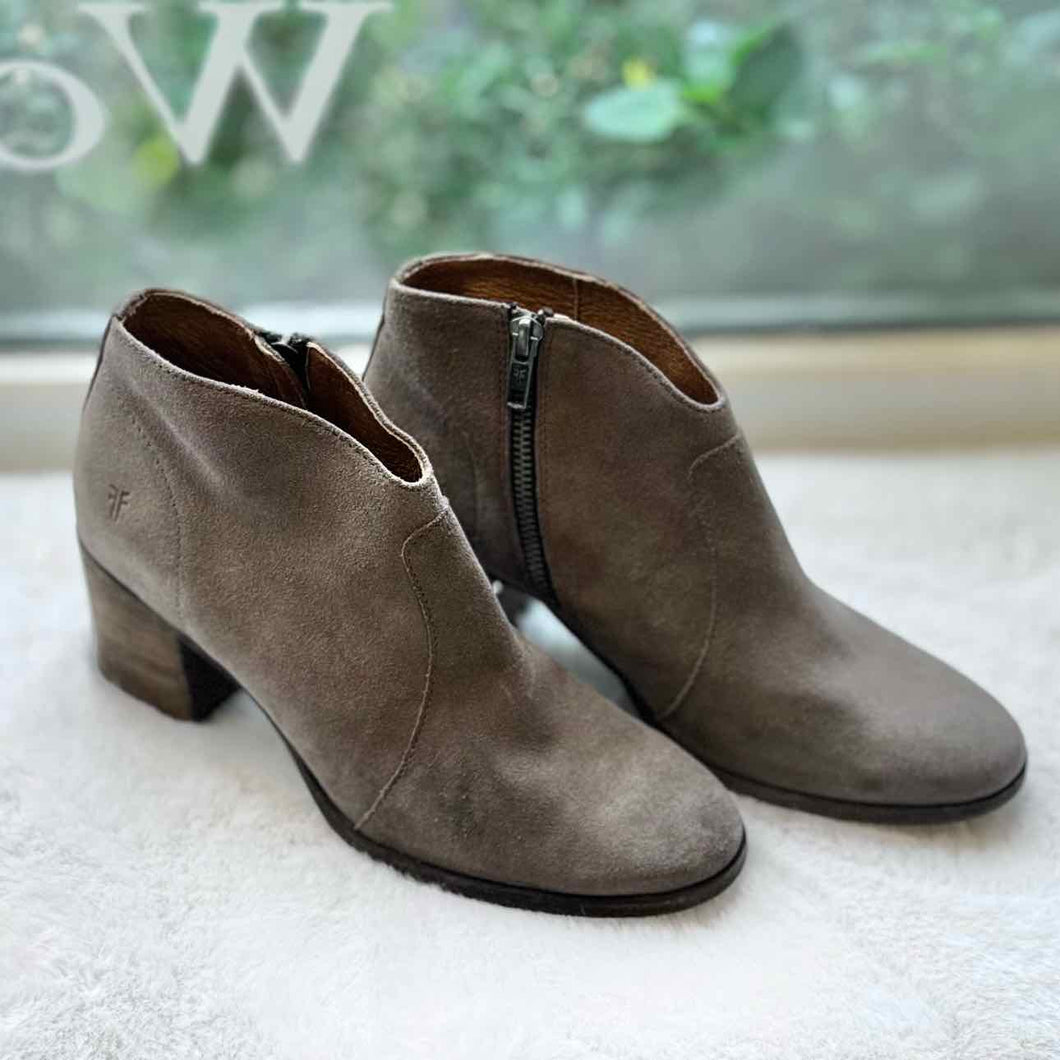 Frye Size 8 Grey Bootie Pre-Owned Shoes- Ladies