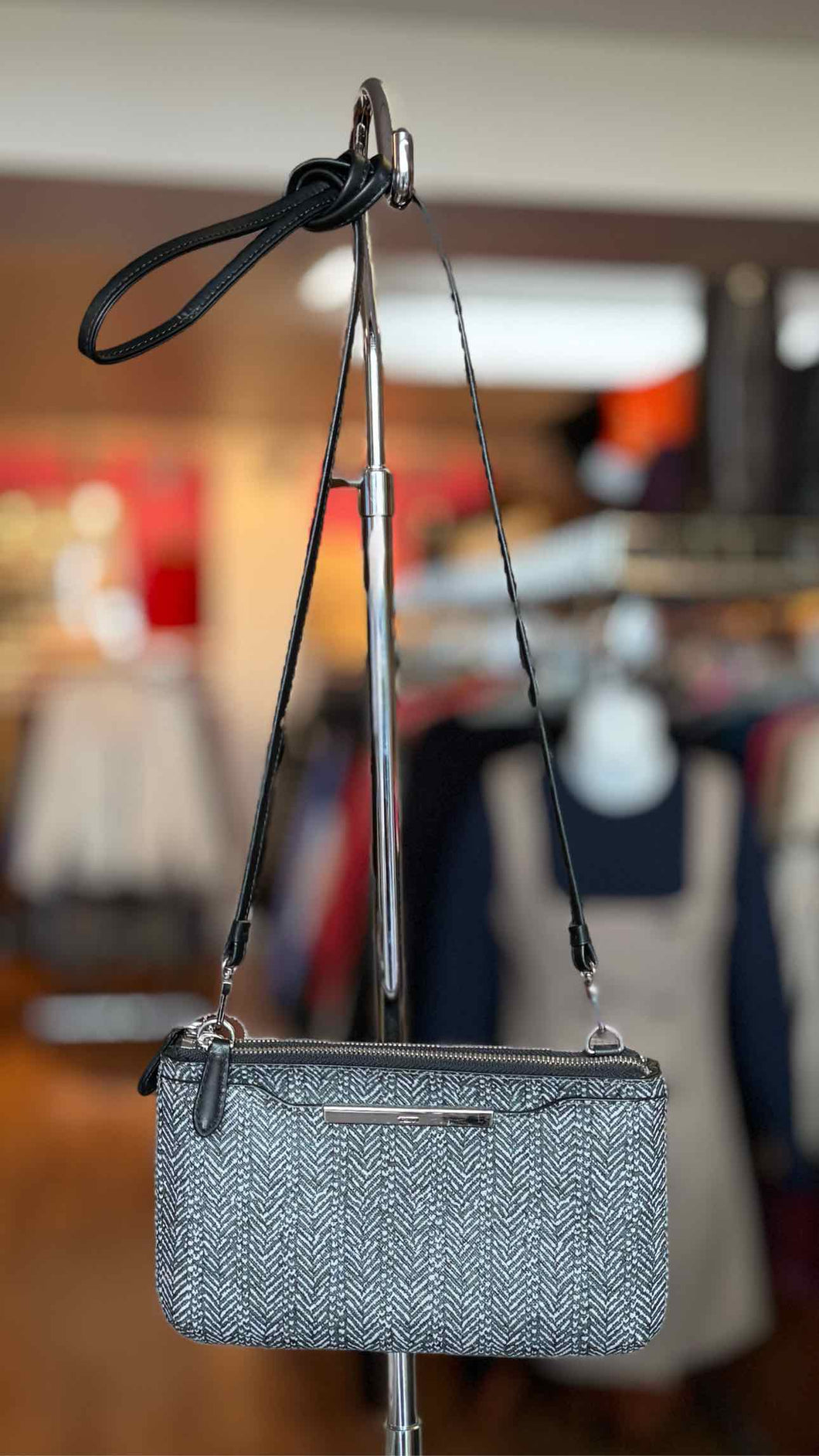Tumi Grey Print Pre-Owned Purse- Ladies
