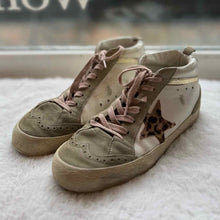 Load image into Gallery viewer, Golden Goose Size 38 Cream Sneaker Pre-Owned Shoes- Ladies
