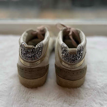 Load image into Gallery viewer, Golden Goose Size 38 Cream Sneaker Pre-Owned Shoes- Ladies
